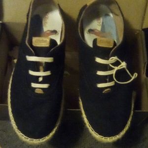 NWT Olukai Black Flat Shoes With Brown Leather And White Laced Sneakers